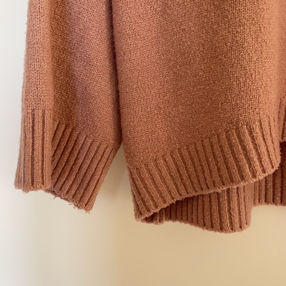 Oversized Pink Turtleneck Sweater - Picture 5 of 7